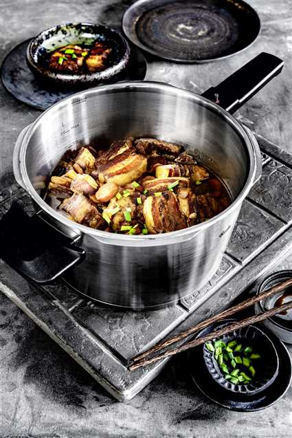 Fissler Vitaquick Premium 602-810-11-000/0, Autocuiseur 26 cm 8+4 L Acier Inoxydable, Apte Induction, Système de Sécurité, Double Niveau Cuisson, Empilable