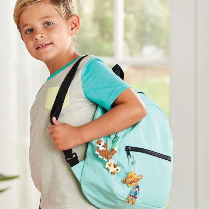 Aquabeads Coffret Création Porte-clés et Suspensions avec Perles Collantes à l'Eau - 35025 - Dès 4 ans Aquabeads Coffret Création Porte-clés et Suspensions avec Perles Collantes à l'Eau - 35025 - Dès 4 ans