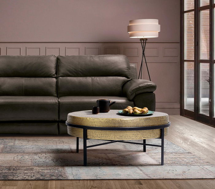 GINER Y COLOMER Table basse ronde en bronze et métal noir, diamètre 81 cm, pièce artisanale avec tapa travaillée à la main GINER Y COLOMER Table basse ronde en bronze et métal noir, diamètre 81 cm, pièce artisanale avec tapa travaillée à la main