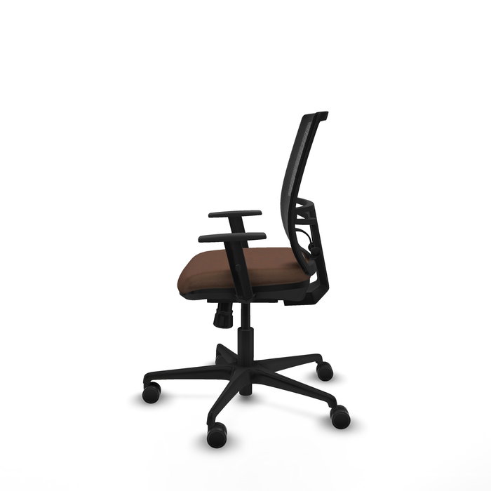 Chaise Yunquera Synchro 4 positions tissu Marron foncé Maille Noir Base en nylon noir Accoudoir 1D Sans appui-tête Roulettes 65mm nylon