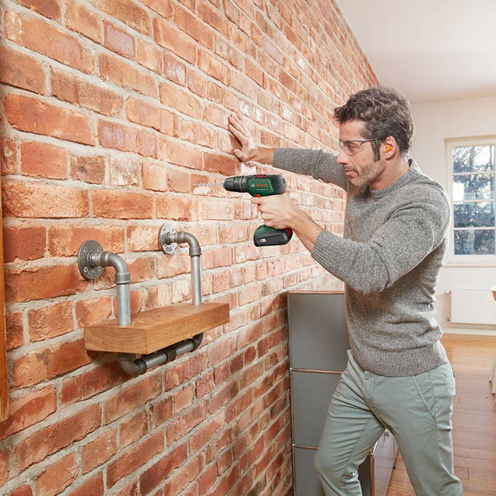Bosch UniversalImpact 18 Perceuse à percussion sans-fil (2 batteries 1,5Ah + chargeur + coffret)