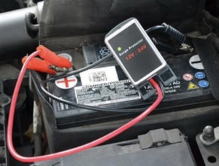 Protecteur de Surtensions 12V Et 24V Protecteur de Surtensions 12V Et 24V