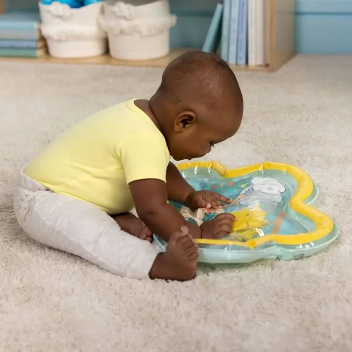 Disney Baby Tapis d'eau Sensoriel Gonflable Winnie l'Ourson Bright Starts, Jeu d'éveil et d'activité de Tummy Time, pour Bébé de 0 à 12 Mois Disney Baby Tapis d'eau Sensoriel Gonflable Winnie l'Ourson Bright Starts, Jeu d'éveil et d'activité de Tummy Time, pour Bébé de 0 à 12 Mois