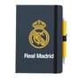 ERIK - Cuaderno A5 premium 96 hojas punteadas avec couverture rigide, élastique de fermeture, marque-page, poche intérieure et bolígrafo avec projecteur d'écusson Real Madrid
