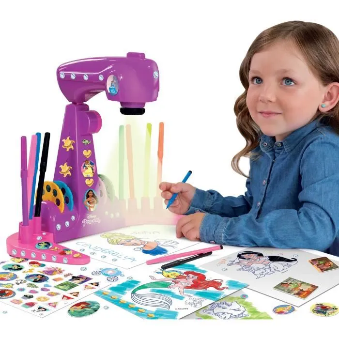 Lisciani Giochi - Projecteur de dessins magique princesses Disney avec accessoires, crayons, feutres et autocollants - Jeu créatif enfant 8 ans et plus Lisciani Giochi - Projecteur de dessins magique princesses Disney avec accessoires, crayons, feutres et autocollants - Jeu créatif enfant 8 ans et plus