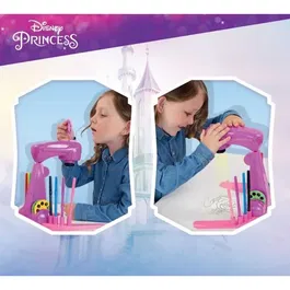 Lisciani Giochi - Projecteur de dessins magique princesses Disney avec accessoires, crayons, feutres et autocollants - Jeu créatif enfant 8 ans et plus