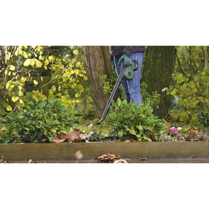 Bosch UniversalLeafBlower 18V-130 Bosch UniversalLeafBlower 18V-130