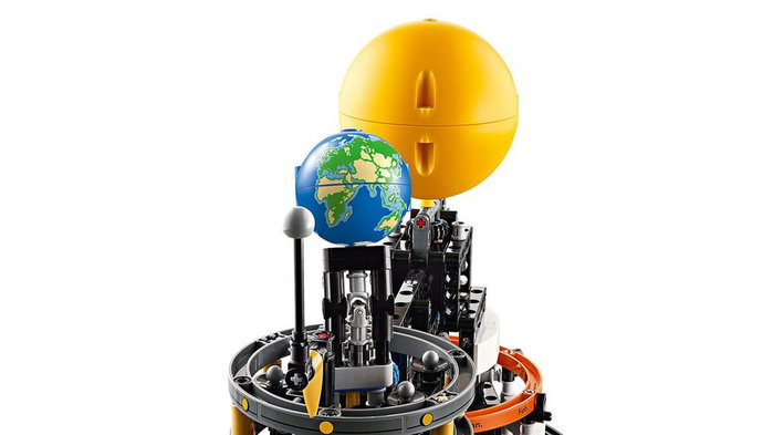 LEGO Technic 42179 La Planète Terre et la Lune en Orbite
