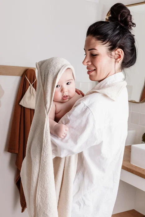 Candide Drap de bain XXL Parent/Bébé - Cape et Tablier 2-en-1 avec Capuche - Taille 100x100 cm - Couleur Écru
