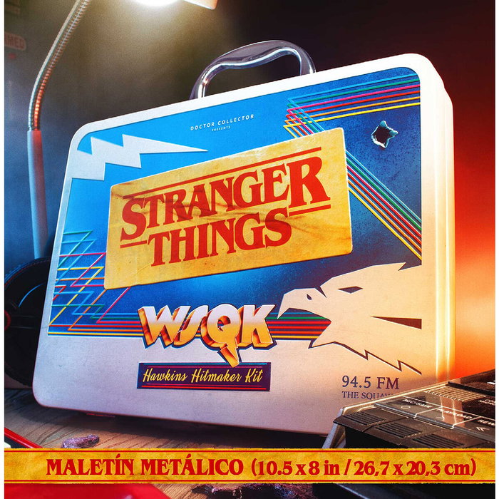 DOCTOR COLLECTOR WSQK Stranger Things Hawkins Hitmaker - Coffret Métallique Collector avec Vinyle 7", Affiche, Accessoires et Goodies