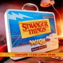 DOCTOR COLLECTOR WSQK Stranger Things Hawkins Hitmaker - Coffret Métallique Collector avec Vinyle 7", Affiche, Accessoires et Goodies