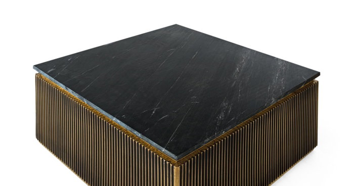GINER Y COLOMER - Table basse en bois de manguier avec plateau en marbre et finition bronze, 90x90x40 cm GINER Y COLOMER - Table basse en bois de manguier avec plateau en marbre et finition bronze, 90x90x40 cm