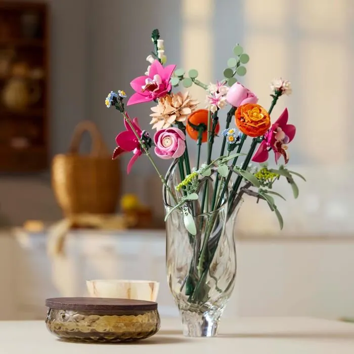 LEGO 10342 Set de Construction Botanique Adulte - Le Joli Bouquet de Fleurs Roses - Kit de 749 Pièces
