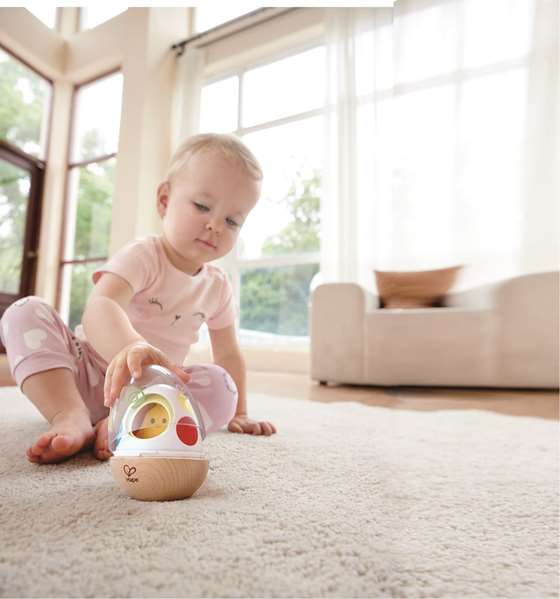 Hape - Apilador Wobble Wonder - Jeu d'empilement de coquilles d'œufs - Jouet d'éveil pour enfants dès 12 mois - 10 x 8,20 x 8,20 cm