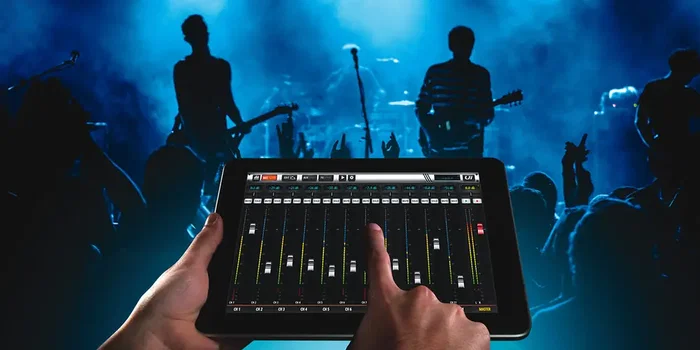 Soundcraft Ui12 Mixeur Numérique avec Wi-Fi Intégré et Effets HARMAN