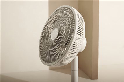 Duux DXCF60 Ventilateur de pied silencieux Essence blanc, 7 vitesses, oscillant, fonction nuit, très puissant (13 dB)