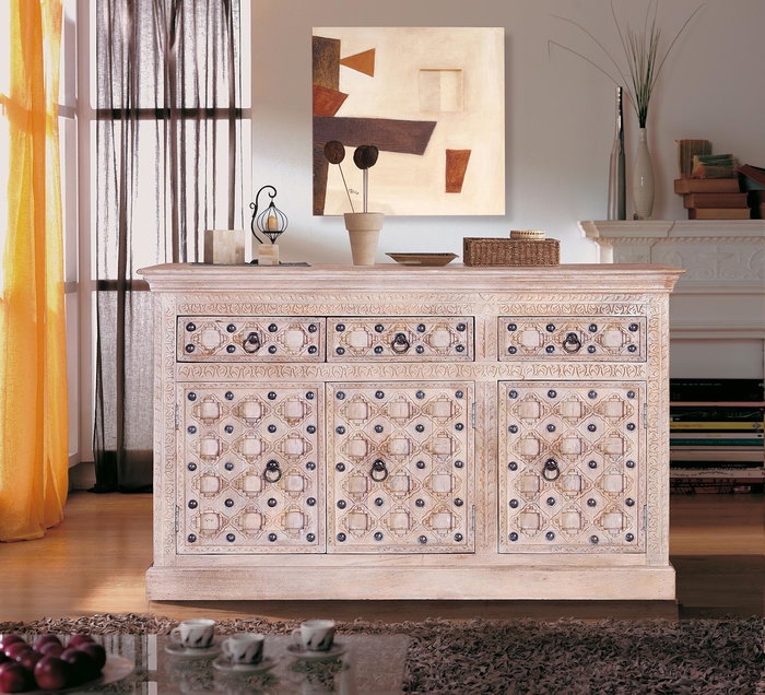 GINER Y COLOMER Buffet artisanal en bois de manguier naturel avec 3 portes et 3 tiroirs, finition patine blanche et détails en fer vieilli - Style BAKRA (92x150x40 cm)
