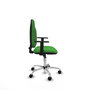 Chaise de bureau Algarra avec mécanisme de contact permanent de base, rembourrée de tissu vert. Équipée d'une base chromée, d'accoudoirs 1D et de roulettes en nylon de 50 mm.