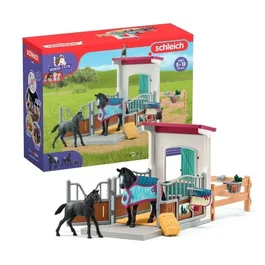 Schleich 42611 Horse Club - Box pour cheval avec jument et poulain, coffret jeu avec 34 figurines dont 2 chevaux, pour enfants 5 ans et plus
