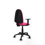 Chaise de bureau Aýna avec mécanisme de contact permanent de base, rembourrée en simili cuir rose. Équipée d'une base en polyamide noir, d'accoudoirs 1D et de roulettes pour parquet.