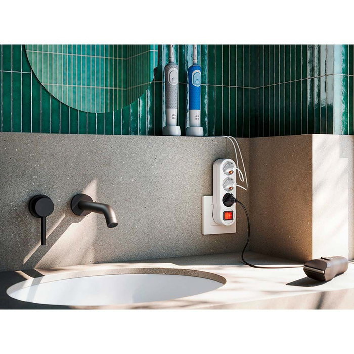 Simon Adaptateur 3 prises Schuko frontal avec interrupteur, blanc