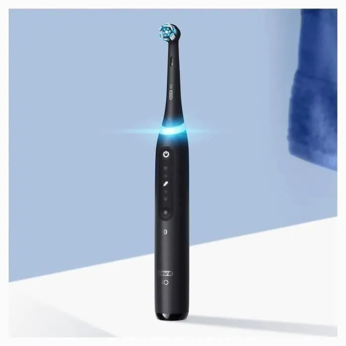Oral-B Brosse à dents électrique iO5 connectée Bluetooth - Noir - Avec brossette et étui de voyage - Technologie de nettoyage professionnel