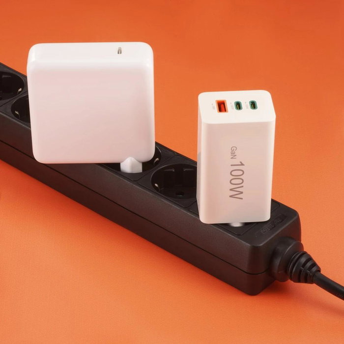 Hama Chargeur sans fil USB-C USB-A 100W Blanc Hama Chargeur sans fil USB-C USB-A 100W Blanc