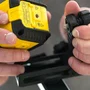 Stanley STHT77499-1 Niveau laser à croix autonome avec nivellement automatique, plage +/-4°, portée 16m, précision +/-6mm, double filetage 1/4", IP50, livré avec Quick link et étui