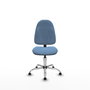 Chaise de bureau Algarra avec mécanisme de contact permanent de base, recouverte de tissu bleu ciel. Équipée d'une base chromée, sans accoudoirs et avec butées