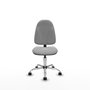 Chaise de bureau Algarra avec mécanisme Contact permanent de base, revêtue de similicuir gris clair. Équipée d'un piètement chromé, sans accoudoirs et de roulettes en nylon de 50 mm.