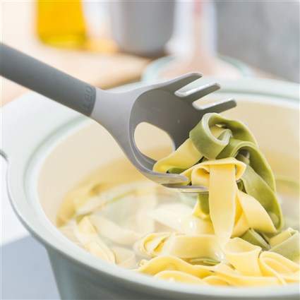 Berghoff Cuillère pour Pasta Gris Acier Inoxydable - Pour Service de Pâtes et Préparation en Cuisine Berghoff Cuillère pour Pasta Gris Acier Inoxydable - Pour Service de Pâtes et Préparation en Cuisine