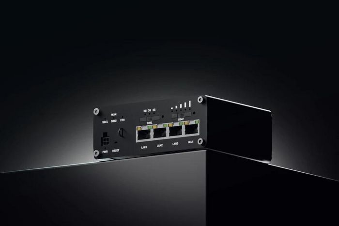 Teltonika Networks RUTM09 Routeur 4G LTE Cat6 Résistant, Double SIM, 4 Ports Gigabit RJ45, USB, GNSS/GPS