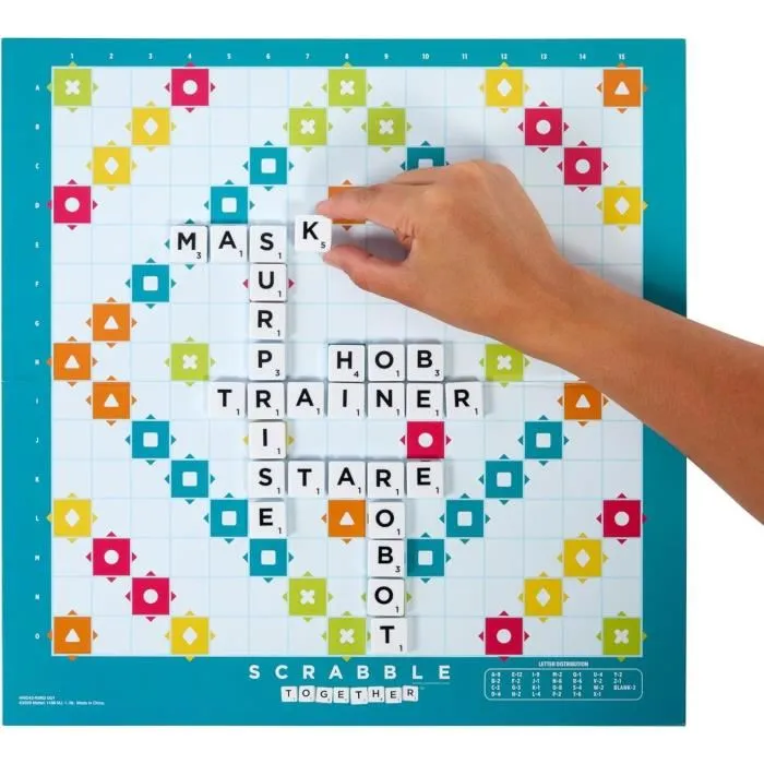 Mattel Games Scrabble HWD44 - Jeu de société familial classique avec plateau réversible et 2 modes de jeu, Stratégie et réflexion à partir de 10 ans