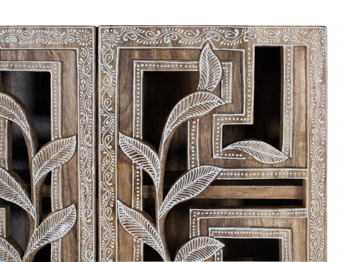Étagère Mural Artisanale en Bois de Mango Massif 150 cm - Bibliothèque ou Vitrine avec Portes Ajourées à Motifs Sculptés Main et Fermeture Magnétique Étagère Mural Artisanale en Bois de Mango Massif 150 cm - Bibliothèque ou Vitrine avec Portes Ajourées à Motifs Sculptés Main et Fermeture Magnétique
