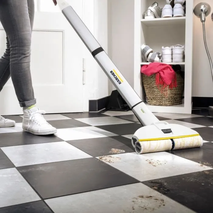 Karcher EWM 2 - Balai Serpillière Électrique sans Fil pour Sols Durs - Nettoyage jusqu'à 60 m²