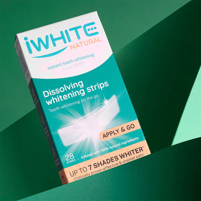 Iwhite Bandes Blanchissantes Solubles 28 u - Blanchiment Dentaire Sans Peroxyde, Jusqu'à 7 Teintes Plus Claires Iwhite Bandes Blanchissantes Solubles 28 u - Blanchiment Dentaire Sans Peroxyde, Jusqu'à 7 Teintes Plus Claires