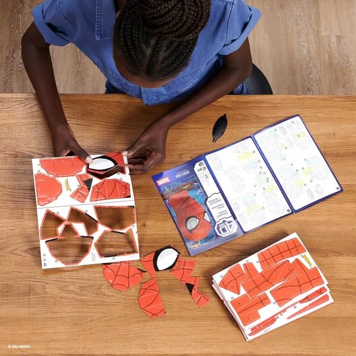 Spin Master - Puzzle 3D Constructible et Collectible - Masque de Spiderman - Marvel - 82 Pièces - Modèle à Exposer 23x16x16 cm