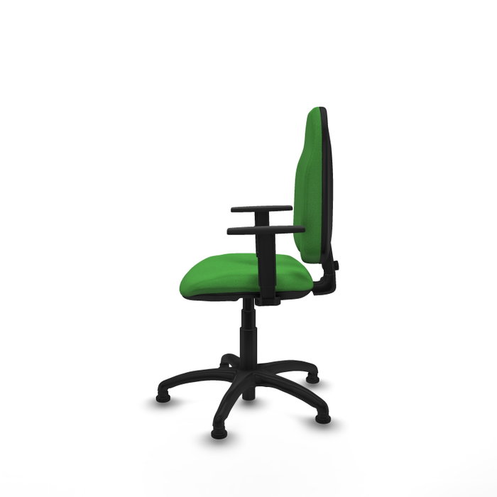 Chaise de bureau Algarra avec mécanisme de contact permanent de base, recouverte de tissu vert. Équipée d'une base en polyamide noir, d'accoudoirs 1D et de butées