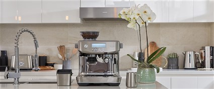 Sage SES878BSS4EEU1 Cafetière Barista Pro Machine à Expresso avec Broyeur Intégré Conique, LCD, ThermoJet, Portefiltre 54 mm, Mousseur à Lait, Noir