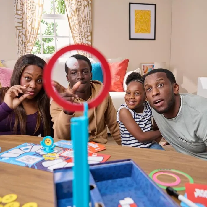 Spinmaster Defie tes parents - Jeu de société familial - Questions et défis - De 6 ans - 4 à 8 joueurs