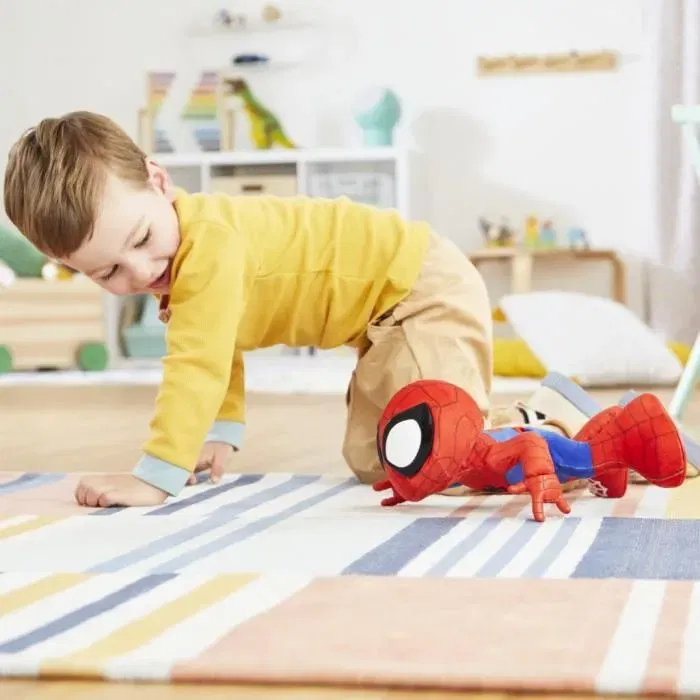 Hasbro Peluche Interactive Spidey et ses Amis Extraordinaires - Spidey Danse et Rampe avec Musique et Sons - Jouet Super-Héros à Partir de 3 Ans