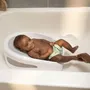 Ingenuity Transat de Bain pour Bébé 0-6 Mois, Siège Antidérapant et Perforé pour Sécurité et Écoulement de l'Eau, Nettoyage Facile