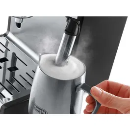 Delonghi ECP33.21.BK Machine à espresso compacte avec pompe 15 bars, système cappuccino 360°, réservoir amovible, noir/argent