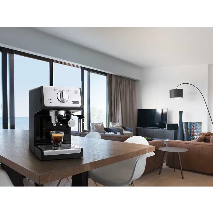 De'Longhi ECP33.21.BK Machine à expresso avec pompe, système Cappuccino 360° et double égouttoir, Noir et argent