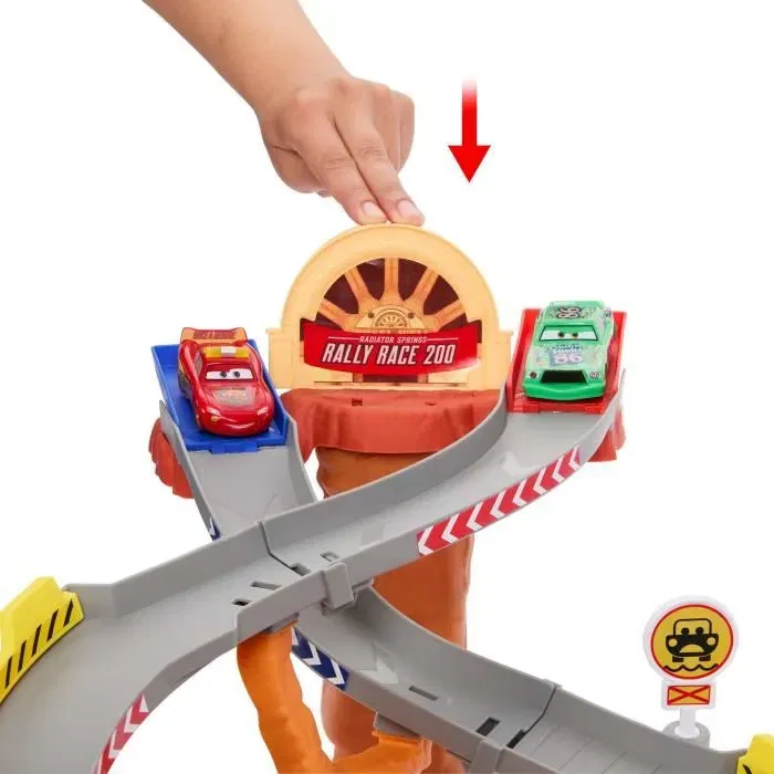 Cars JFL57 - Piste de Course Rescue Road avec 4 Véhicules, Lightning McQueen et Chick - Disney Pixar - Jeu de Société Enfant 4 Ans et Plus