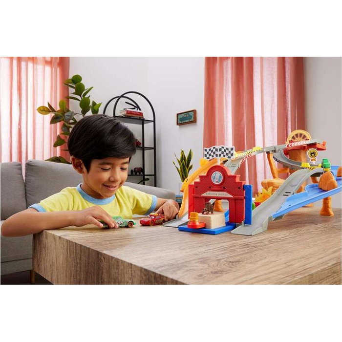 Mattel Cars Piste de Course Rescue Road - Coffret de quatre véhicules Disney Pixar Cars