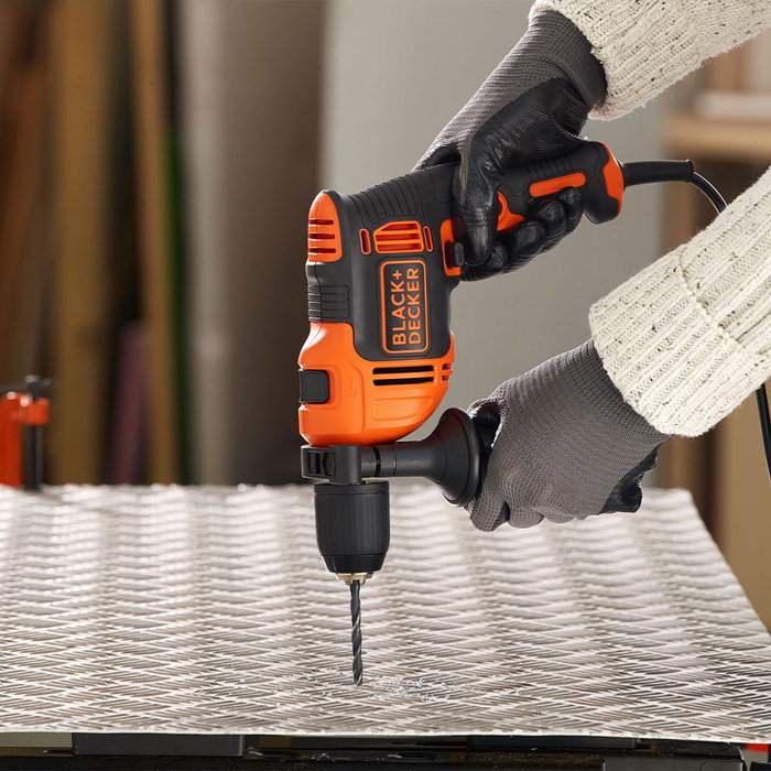 BLACK AND DECKER Perceuse-visseuse à percussion 550W Beh550