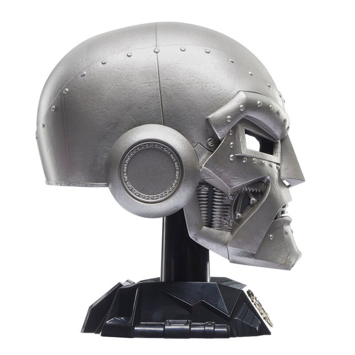Hasbro Casque premium Doctor Doom Marvel Legends Series