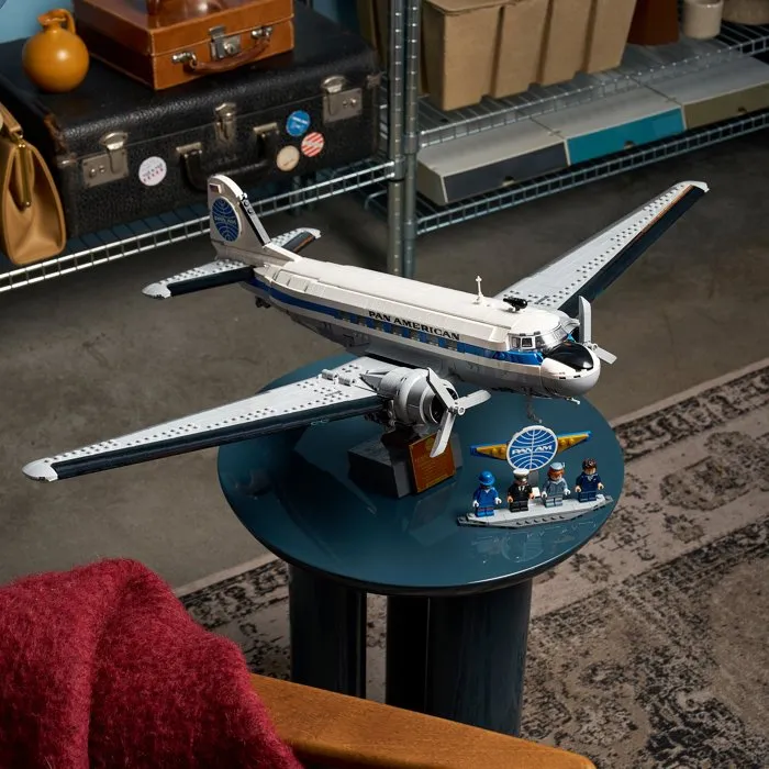 LEGO Icons Douglas DC-3 de la PAN AM - Avion de Ligne Retro LEGO Icons Douglas DC-3 de la PAN AM - Avion de Ligne Retro