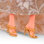 Barbie Poupée Barbie Holiday - Édition Limitée Noël - Cheveux Blonds, Robe Dorée et Argentée avec Fleurs - JBH95 - Inclut Socle et Certificat d'Authenticité